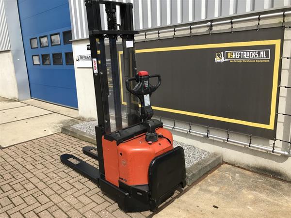 Grote foto vs 21630 elektrische stapelaar bt initiele lift doe het zelf en verbouw hefwerktuigen
