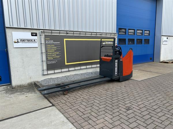 Grote foto vs 21627 elektrische meerijdpalletwagen bt lange lepels 2400mm doe het zelf en verbouw hefwerktuigen