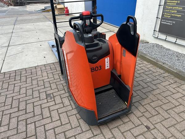 Grote foto vs 21629 elektrische meerijdpalletwagen bt lange lepels 2400mm doe het zelf en verbouw hefwerktuigen