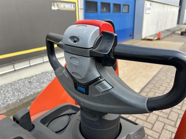 Grote foto vs 21629 elektrische meerijdpalletwagen bt lange lepels 2400mm doe het zelf en verbouw hefwerktuigen