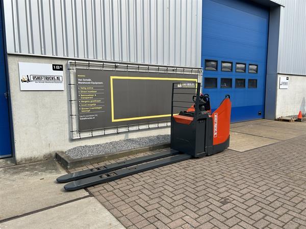 Grote foto vs 21629 elektrische meerijdpalletwagen bt lange lepels 2400mm doe het zelf en verbouw hefwerktuigen