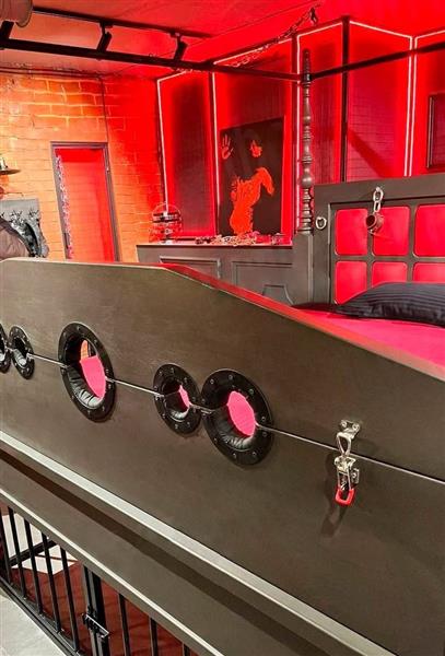 Grote foto bdsm bed transsylvani erotiek bondage sets