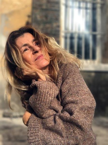 Grote foto tada hier ben ik dame van 57 dan contacten en berichten vrouw zoekt man