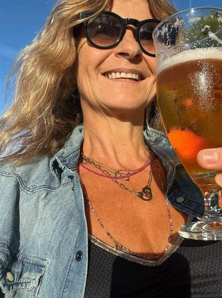 Grote foto tada hier ben ik dame van 57 dan contacten en berichten vrouw zoekt man