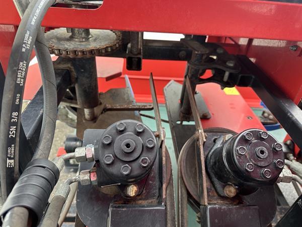 Grote foto j.j. broch arat 2 knoflookrooier agrarisch oogstmachines