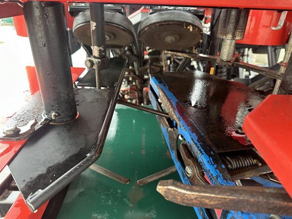Grote foto j.j. broch arat 2 knoflookrooier agrarisch oogstmachines