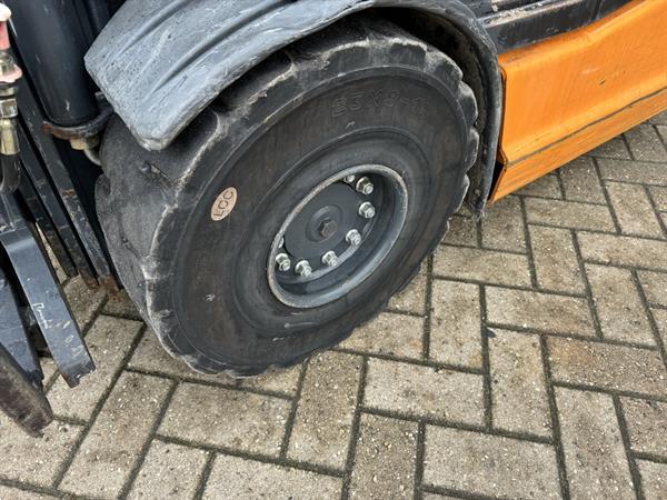 Grote foto still r60 25 triplo 485 freelift sideshift 4e functie elektrisch agrarisch heftrucks