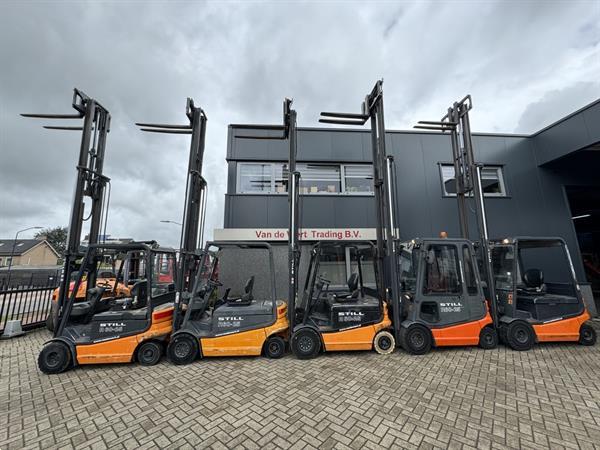 Grote foto still r60 25 triplo 540 freelift sideshift 4e functie elektrisch agrarisch heftrucks