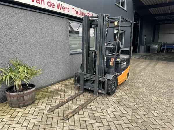 Grote foto still r60 25 triplo 485 freelift sideshift 4e functie elektrisch agrarisch heftrucks