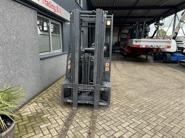 Grote foto still r60 25 triplo 485 freelift sideshift 4e functie elektrisch agrarisch heftrucks