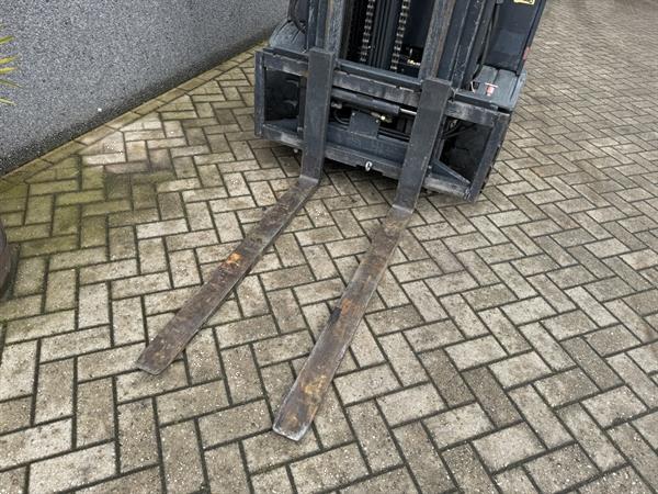 Grote foto still r60 25 triplo 485 freelift sideshift 4e functie elektrisch agrarisch heftrucks
