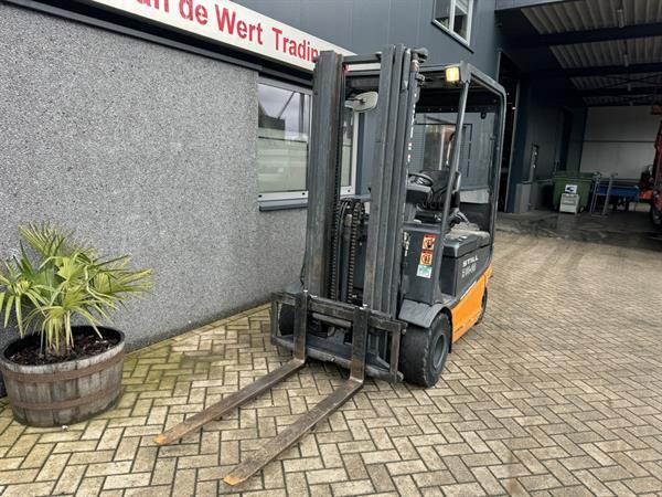 Grote foto still r60 25 triplo 500 freelift sideshift 4e functie elektrisch agrarisch heftrucks