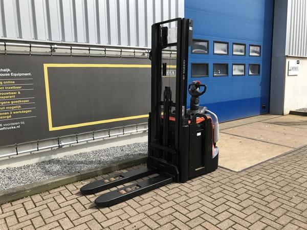 Grote foto vs 21600 elektrische stapelaar bt 3300mm initi le lift bj2017 doe het zelf en verbouw hefwerktuigen