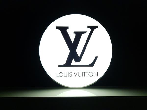 Grote foto lvmh reclamebord met achtergrondverlichting rond louis vuitton lichtreclame groot formaat ge antiek en kunst curiosa en brocante