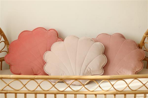 Grote foto schelp kussen velvet xl soft pink soft pink kinderen en baby complete kinderkamers