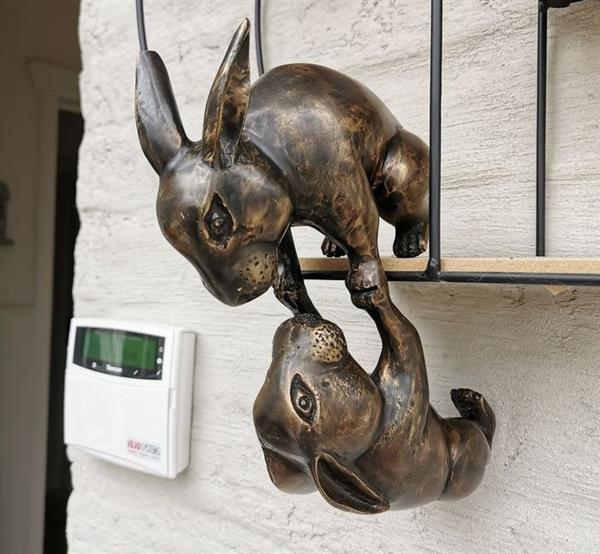 Grote foto beeldje falling hares brons antiek en kunst curiosa en brocante