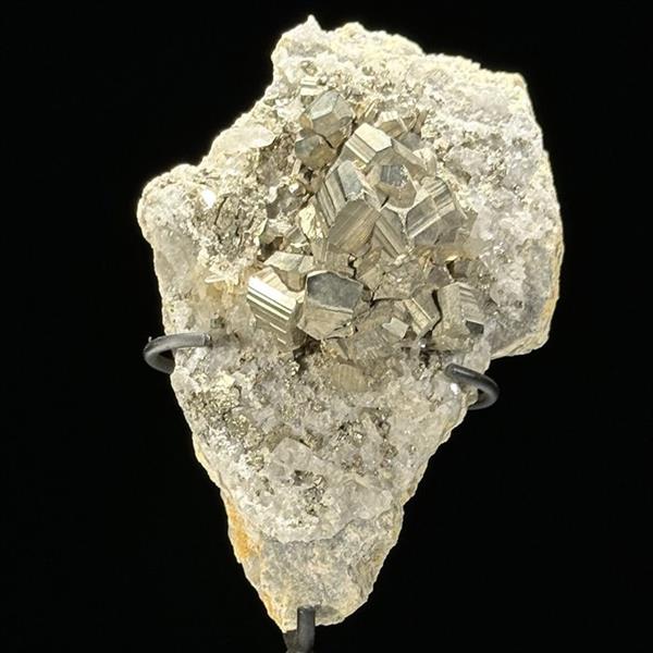 Grote foto geen reserveprijs kubieke pyrietcluster van kwartskristallen op pyrietmatrix met standaard kubiek antiek en kunst curiosa en brocante
