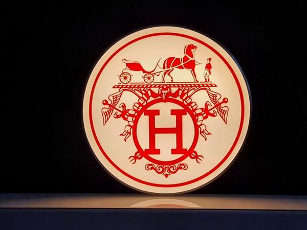 Grote foto reclamebord met achtergrondverlichting rond hermes lichtreclame evenementenbord aluminium antiek en kunst curiosa en brocante