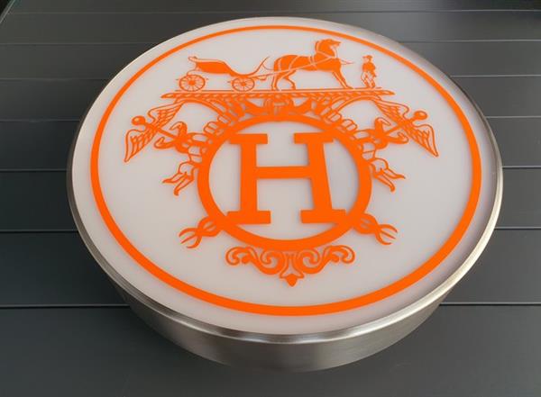 Grote foto reclamebord met achtergrondverlichting rond hermes lichtreclame evenementenbord aluminium antiek en kunst curiosa en brocante