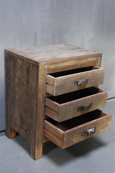 Grote foto oud houten nachtkastje 3 lades 50x35x60 cm huis en inrichting bankstellen