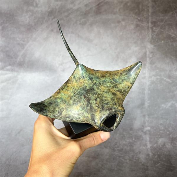 Grote foto sculptuur no reserve price manta ray sculpture patinated bronze 11.5 cm brons antiek en kunst curiosa en brocante