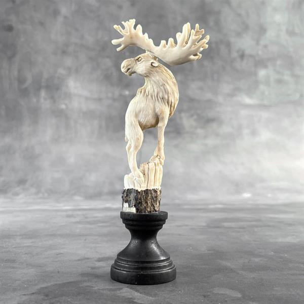 Grote foto snijwerk no reserve price a moose carving from deer antler on a stand 15 cm hout hertengewei antiek en kunst curiosa en brocante