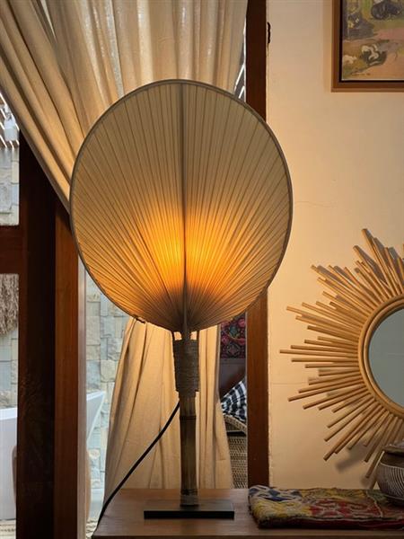 Grote foto artisanal palm leaf lampshade tafellamp bamboe palmblad antiek en kunst curiosa en brocante