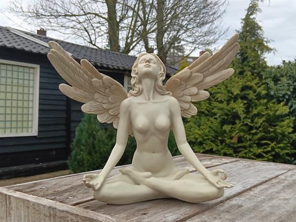 Grote foto sculptuur engel in gyan mudra pose 26 cm resin mgo antiek en kunst curiosa en brocante
