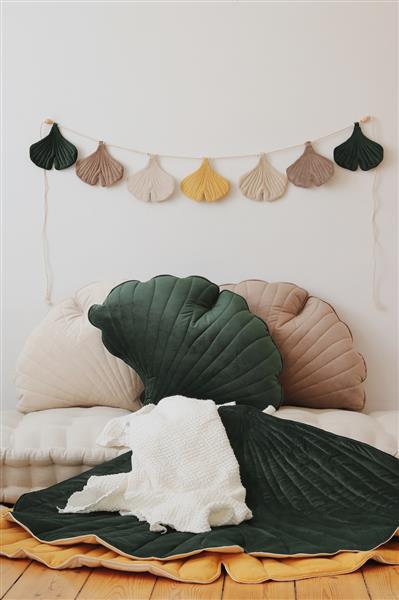 Grote foto ginkgo blad kussen xl dark green velvet dark green kinderen en baby complete kinderkamers