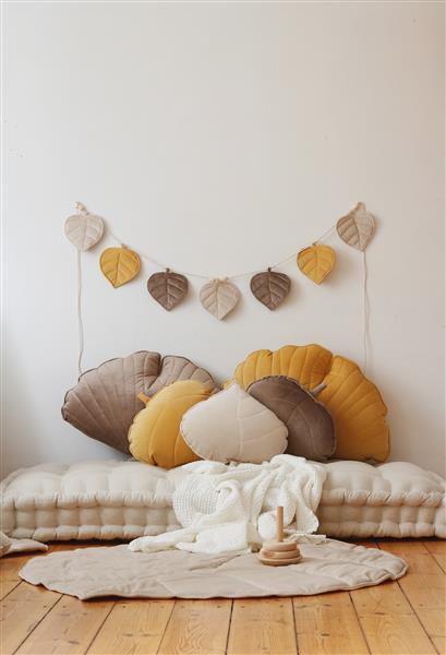 Grote foto ginkgo blad kussen xl honey velvet yellow kinderen en baby complete kinderkamers