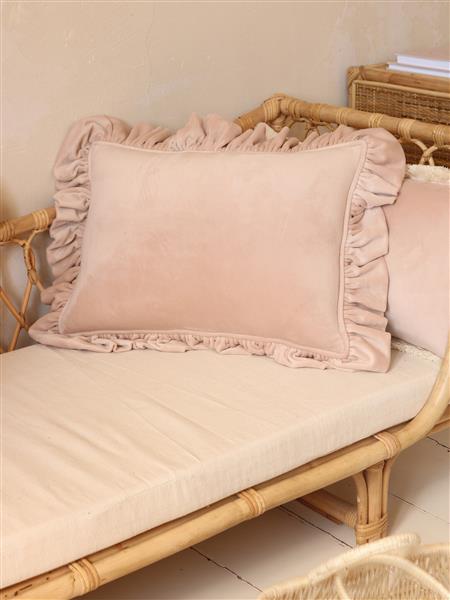 Grote foto zachte velvet kussen met volant beige latte beige latte kinderen en baby complete kinderkamers