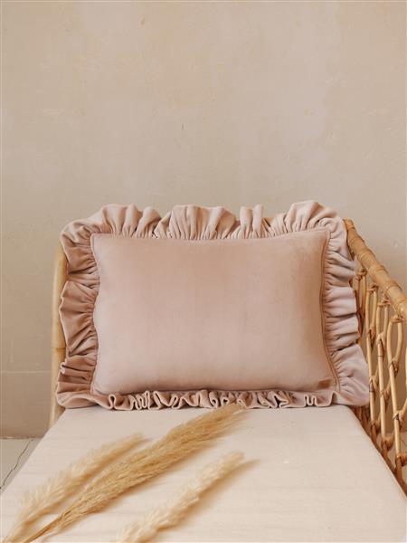 Grote foto zachte velvet kussen met volant beige latte beige latte kinderen en baby complete kinderkamers