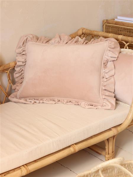 Grote foto zachte velvet kussen met volant beige latte beige latte kinderen en baby complete kinderkamers