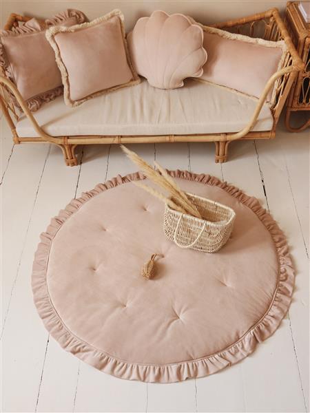 Grote foto zachte velvet kussen met volant beige latte beige latte kinderen en baby complete kinderkamers