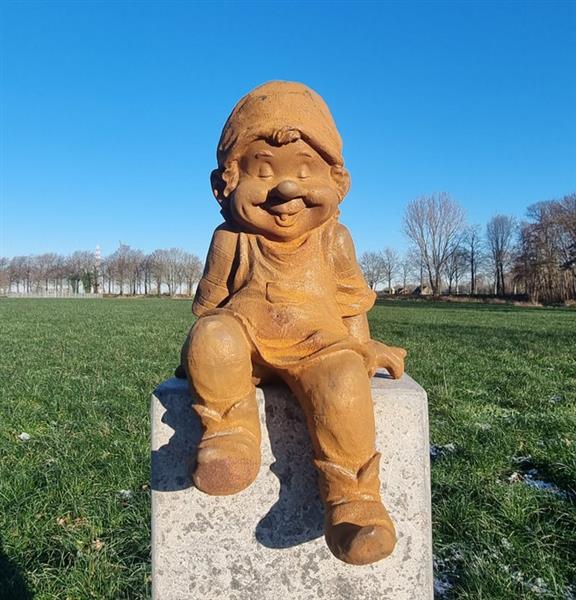 Grote foto beeldje sitting gnome ijzer gegoten gesmeed antiek en kunst curiosa en brocante