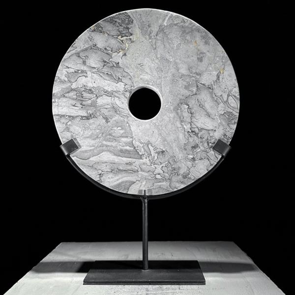 Grote foto decoratief ornament no reserve price decorative grey marble disc on a custom stand indonesi antiek en kunst curiosa en brocante