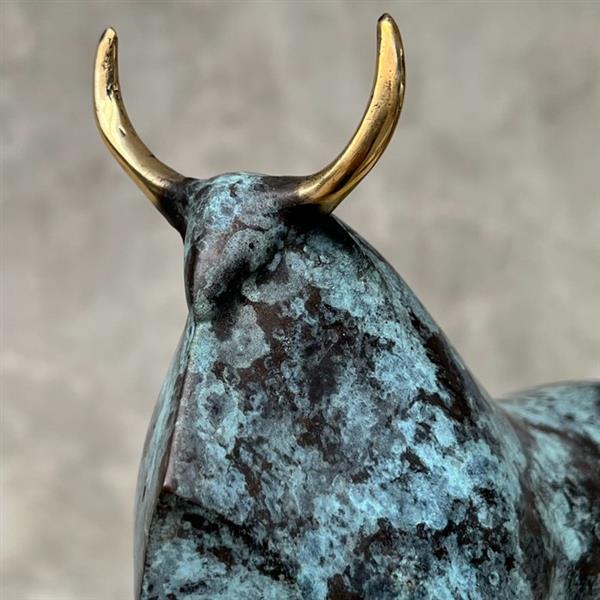 Grote foto beeld no reserve price bronze patinated statue of an abstract bull with golden accents 15 cm antiek en kunst curiosa en brocante
