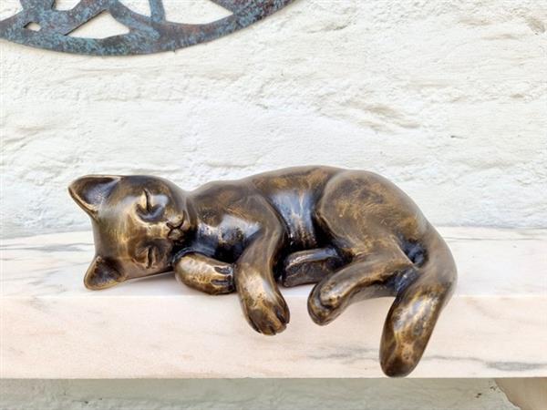 Grote foto sleeping kitten beeldje a sleeping kitten brons antiek en kunst curiosa en brocante