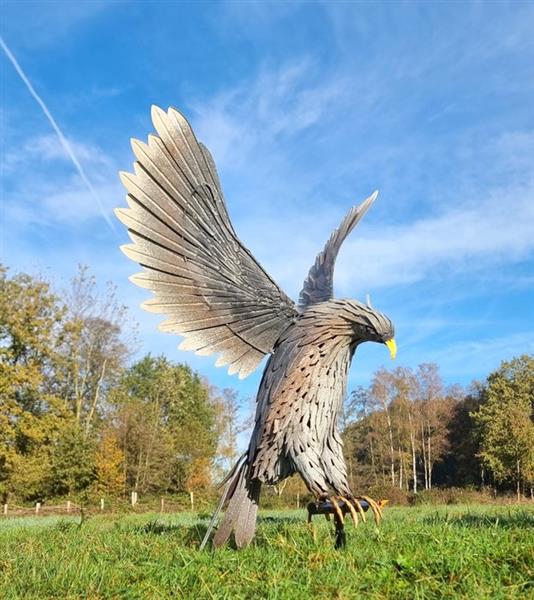 Grote foto beeldje jagende roofvogel xl metal antiek en kunst curiosa en brocante