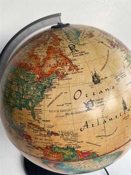 Grote foto scan globe tafellamp verlichte historische wereldbol plastic antiek en kunst curiosa en brocante