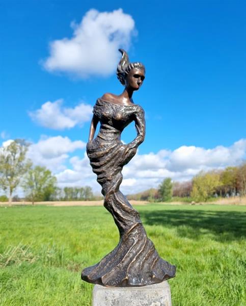 Grote foto sculptuur a vivid expressionist standing woman 59 cm brons marmer antiek en kunst curiosa en brocante