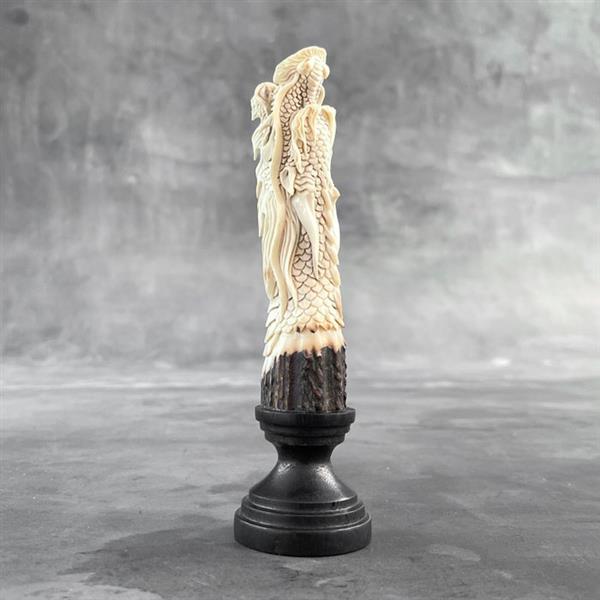 Grote foto snijwerk no reserve price a dragon carving from a deer antler on a stand 15 cm hout hertenge antiek en kunst curiosa en brocante