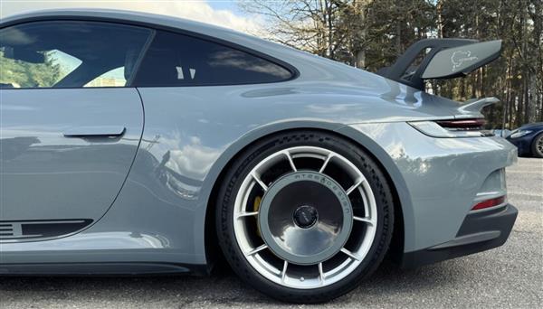 Grote foto dit betreft een set porsche 911 992 gt3 carbon aero discs velgen cover auto onderdelen tuning en styling