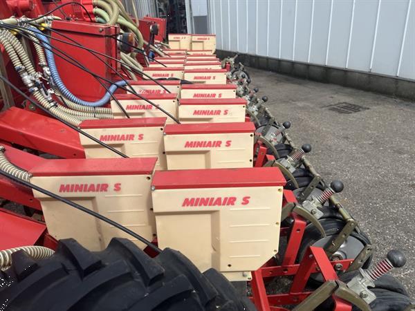 Grote foto accord miniair s pneumatische precisiezaaimachine 12 dubbele rijen voor 3 bedden agrarisch zaaimachines