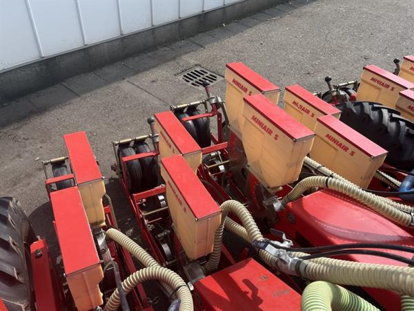 Grote foto accord miniair s pneumatische precisiezaaimachine 12 dubbele rijen voor 3 bedden agrarisch zaaimachines