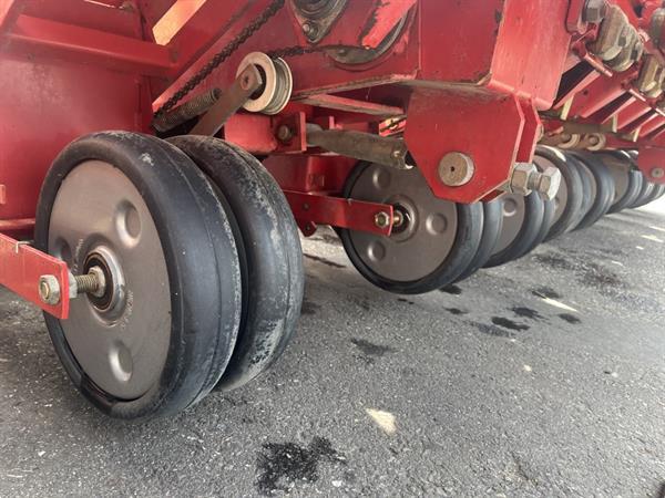 Grote foto accord miniair s pneumatische precisiezaaimachine 12 dubbele rijen voor 3 bedden agrarisch zaaimachines