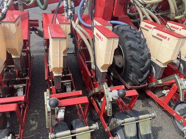 Grote foto accord miniair s pneumatische precisiezaaimachine 12 dubbele rijen voor 3 bedden agrarisch zaaimachines