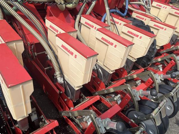 Grote foto accord miniair s pneumatische precisiezaaimachine 12 dubbele rijen voor 3 bedden agrarisch zaaimachines
