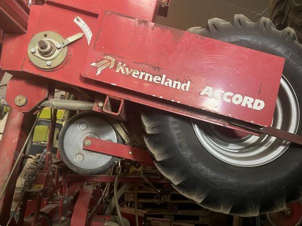 Grote foto accord kverneland miniair super pneumatische zaaimachine 12 rijen dubbel agrarisch zaaimachines