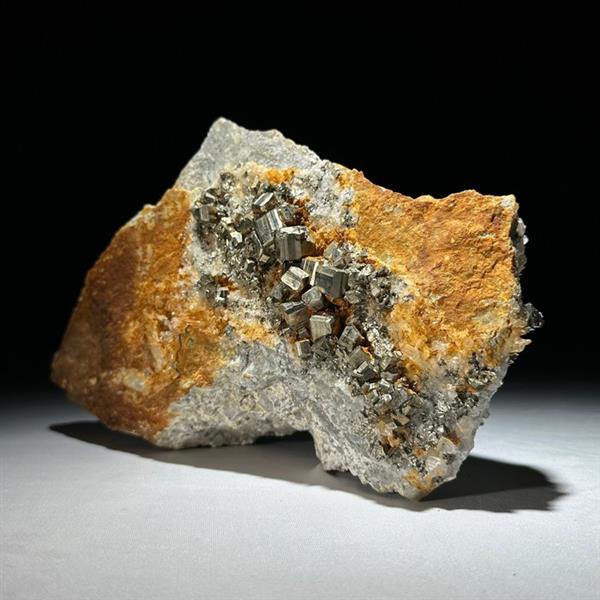 Grote foto geen reserveprijs kubieke pyrietgluster van kwartskristallen op pyrietmatrix kubieke pyriet hoo antiek en kunst curiosa en brocante